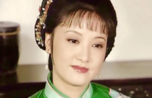 杨丽萍：61岁杨丽萍遇上62岁邓婕，这就是自然老去和保养过度的差距