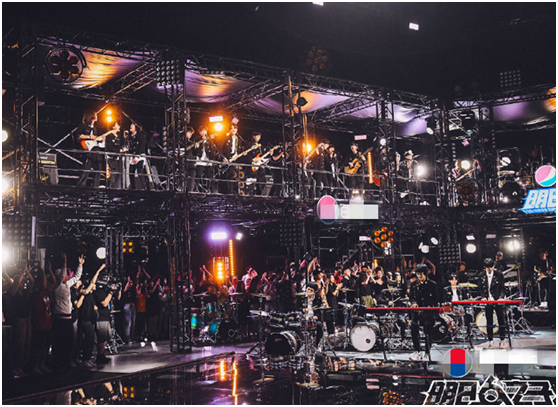 杜华|杜华乐队被质疑抄袭，概念碰瓷黄锐创意，海报复制《你的名字》