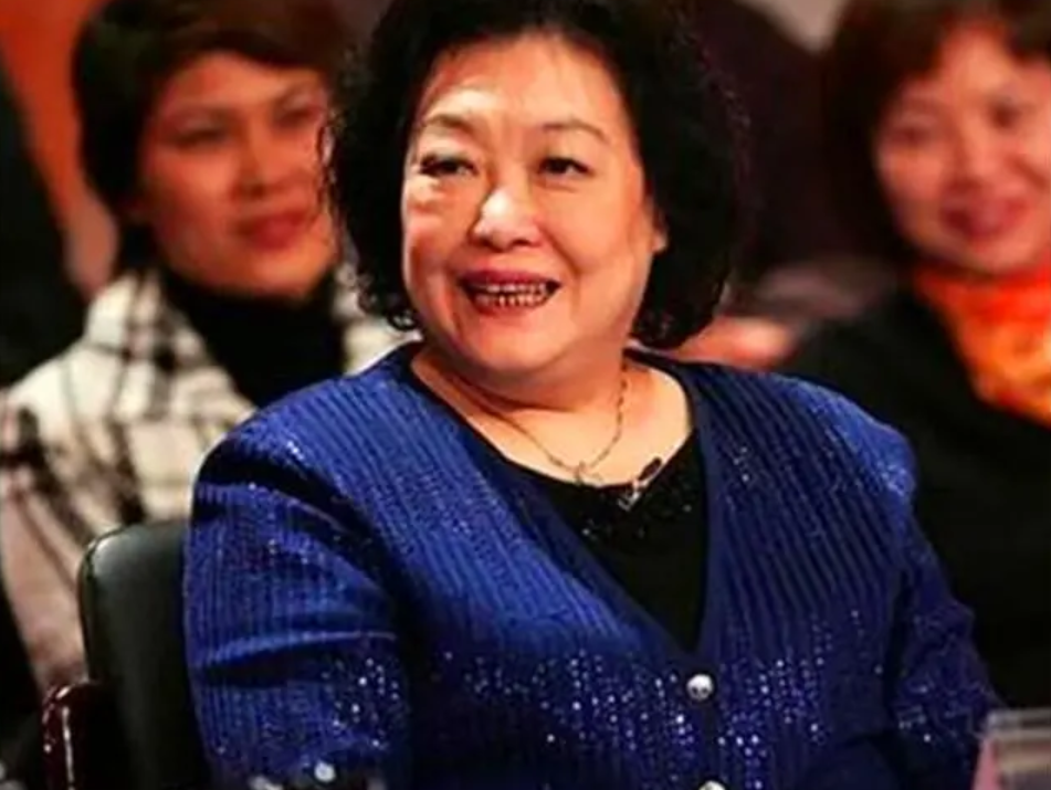 颜夕趣史|因生不出男孩被丈夫抛弃,她奔赴香港闯荡,靠卖饺子获利十几亿