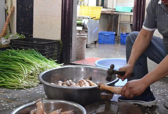 『』我眼中的垃圾，邻居拿来当“宝”，5元1只，1天卖出200只，厉害了