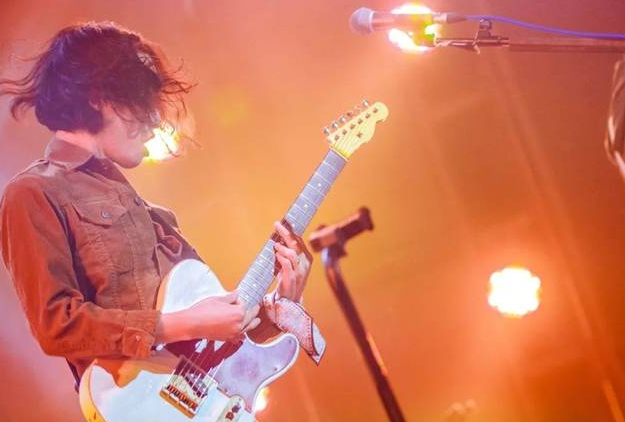 郭顶|一举打破以往既定的“苦情风”！?独特的唱法深情的表演，这首歌有着独特的灵魂