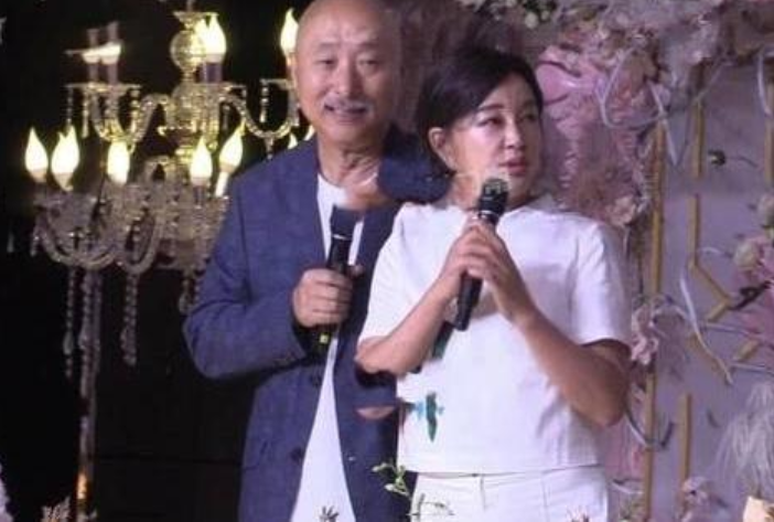 陈佩斯@看看66岁的陈佩斯，再看看65岁的刘晓庆，两人关系公开让人意外
