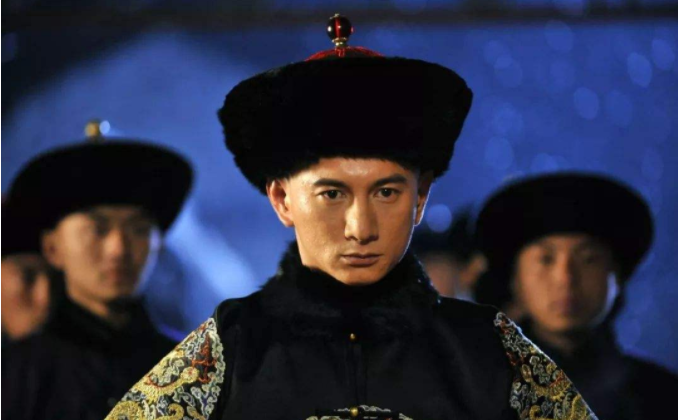 [康熙]康熙临终前对一大臣说：你功劳太大，准备殉葬！大清百年基业得以保存