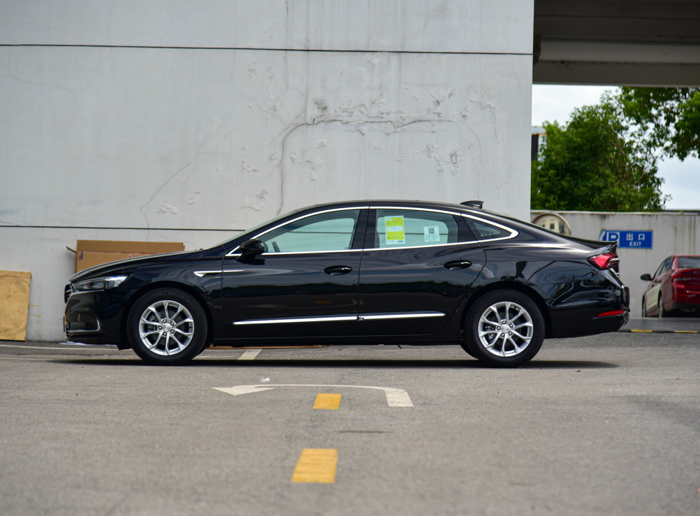 别克君越|B级车里的“舒适王”，配9AT，静若图书馆，比雅阁上档次