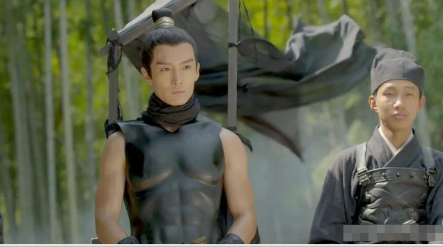 【电视剧】这些剧组真是“穷得掉渣”！床垫子当屏风、一个群演来回走，穷得只剩下演技了