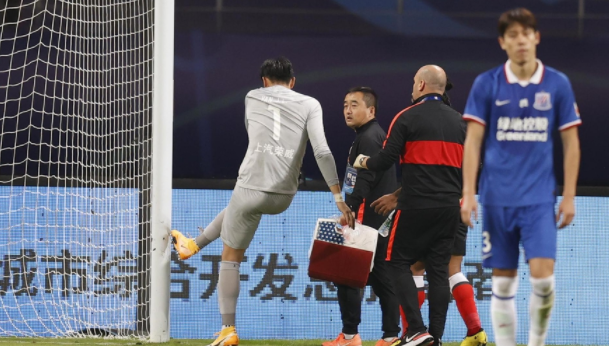 王燊超|上港0-0闷平申花！王燊超和傅欢失良机，颜骏凌和赵明剑伤退