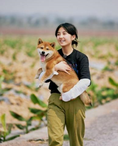 『张婧仪』《向往的生活》首播，张子枫荧屏迎来“大危机”，张婧仪大获好评