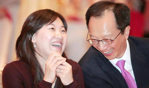 伏明霞|跳水女皇伏明霞近况:获赠价值近百亿医院,丈夫近七旬正拼第4胎