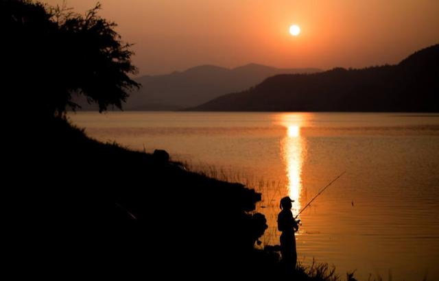玉米|钓鱼高手自制玉米鱼饵窝料配方，制作简单，效果好！——盛世三渔