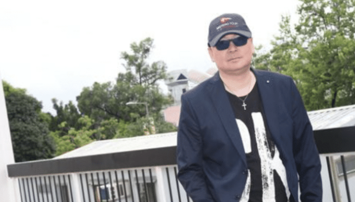 张国荣|因得罪张国荣被封杀、成全港笑话，今精神失常领救济金，晚景凄凉