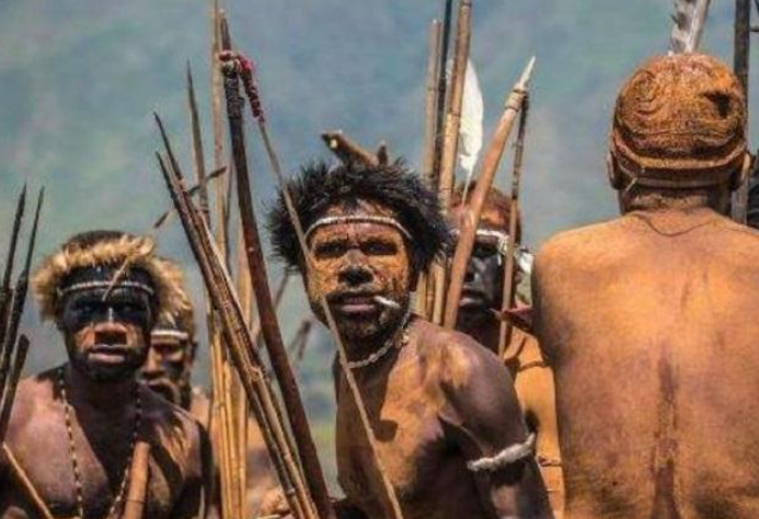 毒蛇|全球唯一的哑巴民族:4万族人无人能言,喜食毒蛇、毒蛛的毒腺!