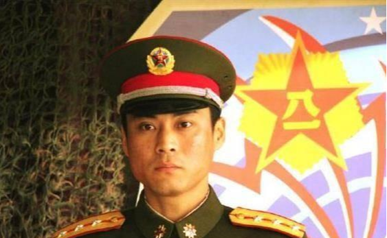 ：\看看哪些明星当过兵，有的你真想不到\