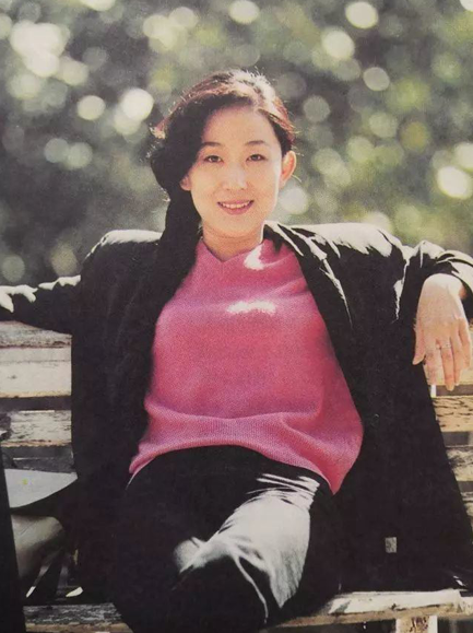 马伊琍|56岁单身未嫁，和哥哥约定不婚，如今兄妹俩承诺相伴终老
