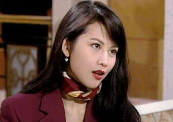 「谢金燕」替父还清2亿债务,反被父亲曝出未婚生子前途尽毁,现46岁像26岁!