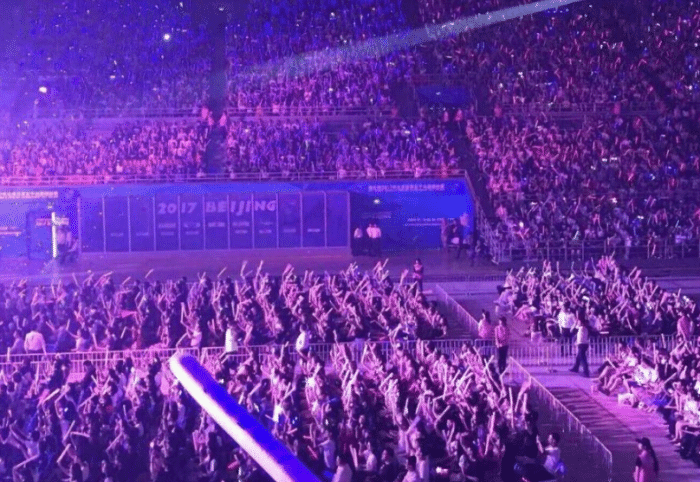 【许嵩】国内唯一不混娱乐圈的男歌手，从不宣传演唱会，却场场一票难求！