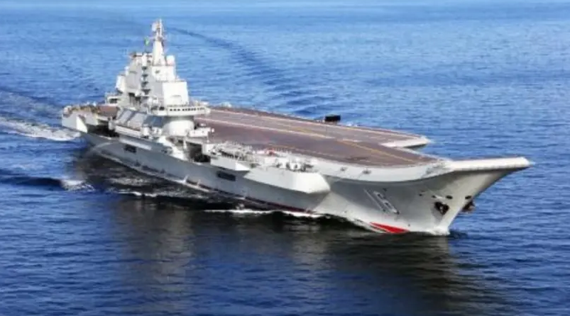 辽宁舰▲辽宁舰刚回国时，船底在船底发现一团“黑东西”，专家看完气愤不已