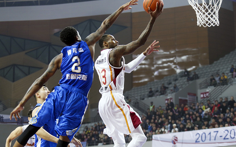 朱芳雨|朱芳雨重拳出击外援争夺战！拿出天价薪资收获NBA悍将，能接班阿联