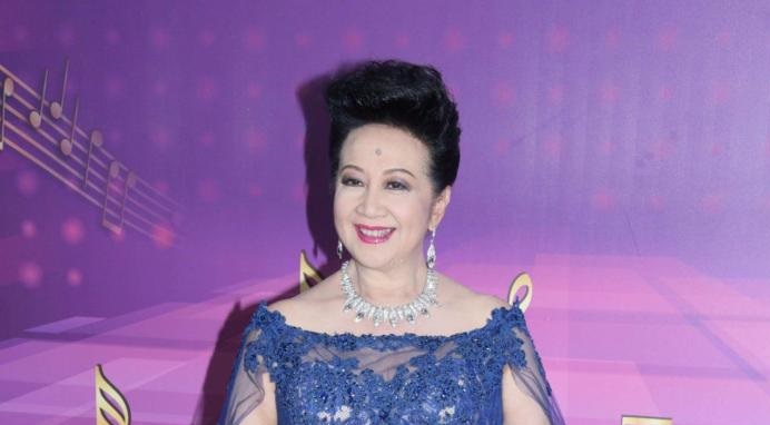 【薛家燕】曾被老公抛弃险自杀，为养3个儿女咬牙复出，今成名后前夫求复合