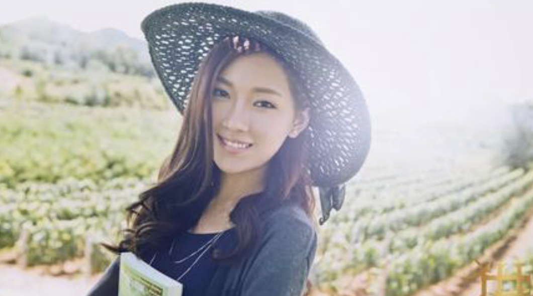 |她因名字太难念而不红，被网友称为“拼音女主”，出道8年仍无人记住