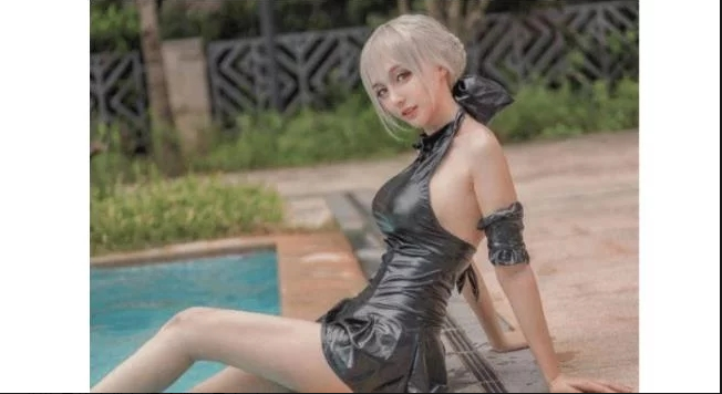 [抖音]抖音“泳衣女神”有多野？把“塑料袋”裹身上，网友：是个狠人