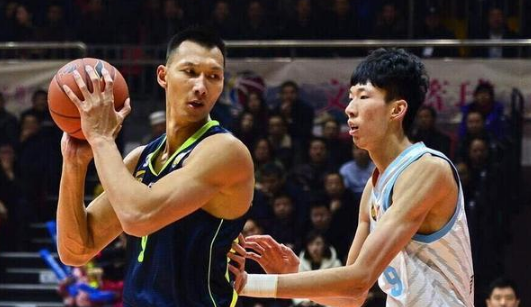周琦■易建联真的能打赢周琦?看完17年他们各自的数据,就知道答案了