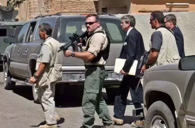 「佣兵」每个国家都说自家的步枪最好, 那么究竟谁最好? 雇佣兵说了算