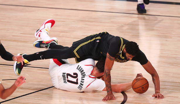 华为|泪目！詹姆斯赛后深情缅怀科比和吉安娜，浓眉哥亲承出战G5