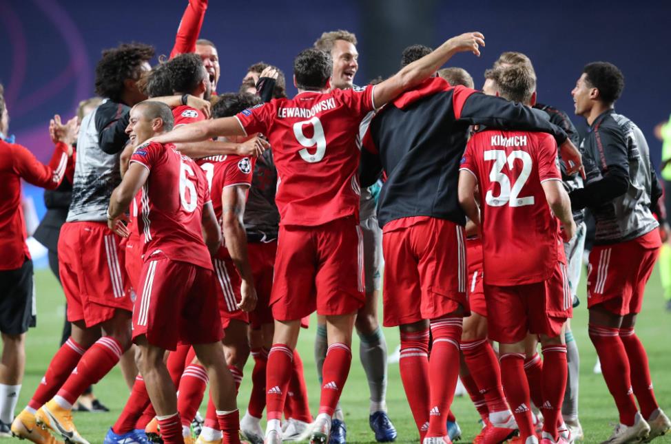 拜仁慕尼黑|拜仁夺冠都在庆祝,一人却默默落泪,他叛逃利物浦只为这个冠军