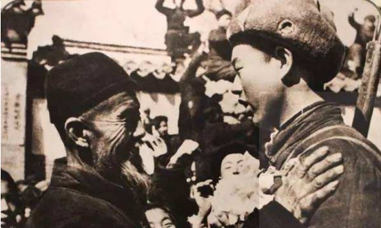 抗日战争|为父报仇去参军,71年后回家见到105岁的母亲,母亲当晚去世