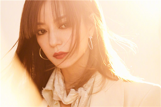 【赵薇】半路选择当演员的赵薇，始终相信读书能改变自己，如今华丽转型