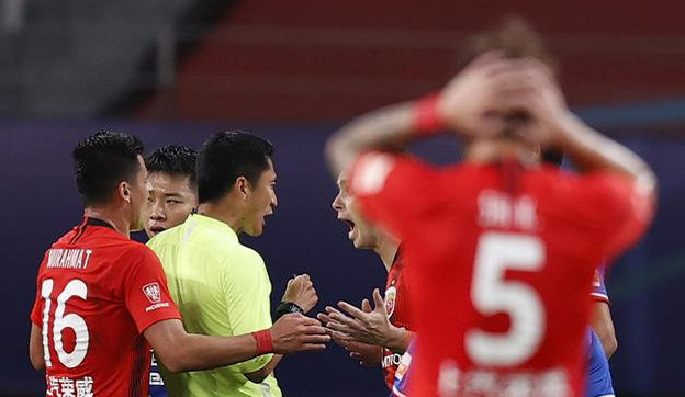 马宁|马宁再度被调走！6天内执法京鲁大战+上海德比，引发巨大争议