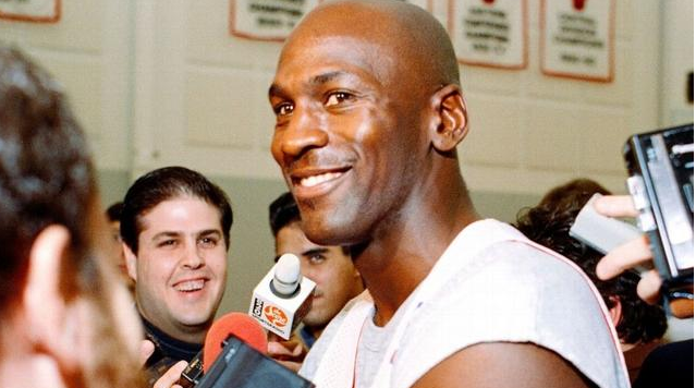 [斯蒂芬·库里]为什么说詹姆斯的耐操性是百年一遇呢？对比各个巨星同年龄段