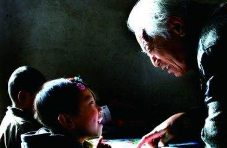 外星人■外星人曾打算毁灭地球，但向几个农村小孩问了15个问题后，决定撤退！