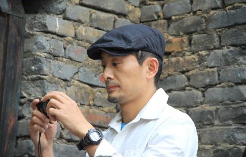 [央视]冒充农民走红上春晚，还娶了超女老婆，身份曝光后被央视封杀！