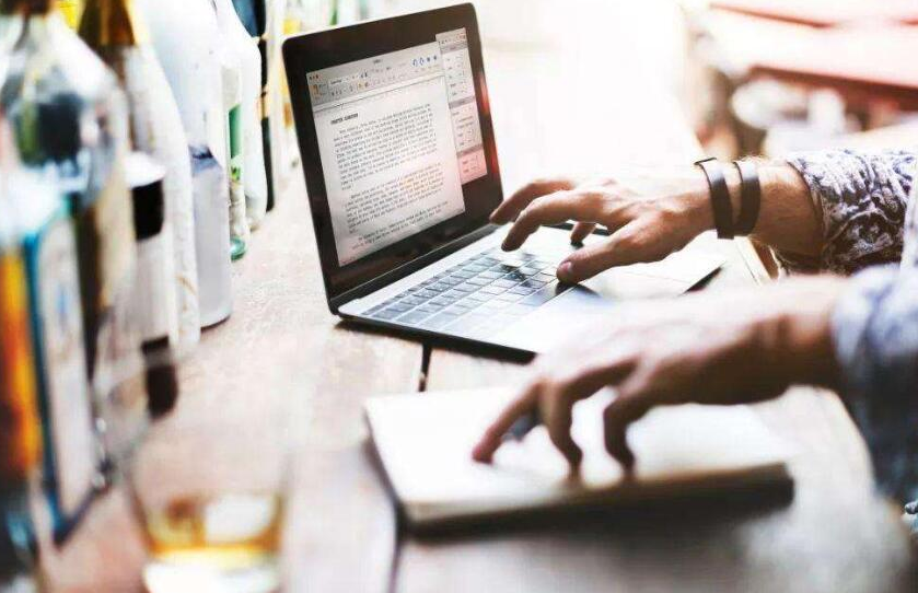 华米:普通人怎么通过互联网赚钱?3个自媒体副业,帮你打破死工资!