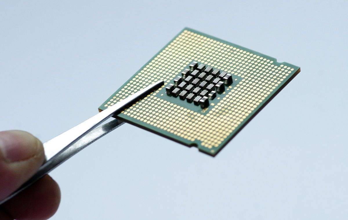 芯片：华为迎好消息，国内团队实现突破，芯片行业或将“变天”？