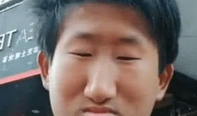 『』“紧凑哥“火了之后，又现”紧凑姐“，看清她的长相后，网友：请就地结婚！