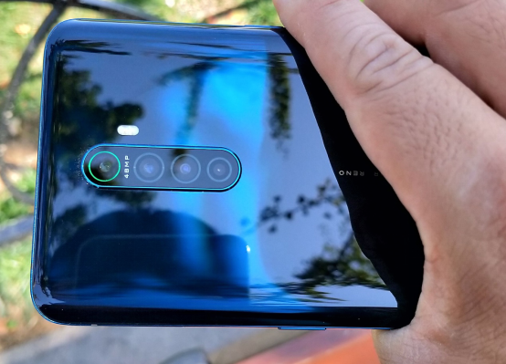 电池▲OPPO官方已经承认，无线高速充电对电池寿命影响严重，消费者该怎么选？