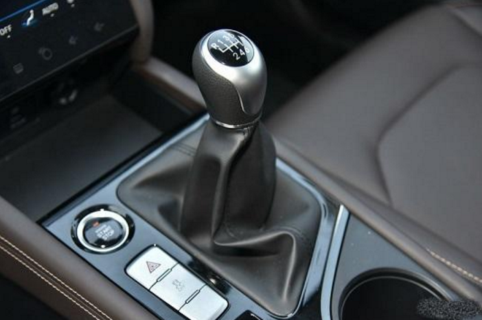 「轿跑」这才是年轻人的第一台运动轿跑，现不足6万，外观超个性