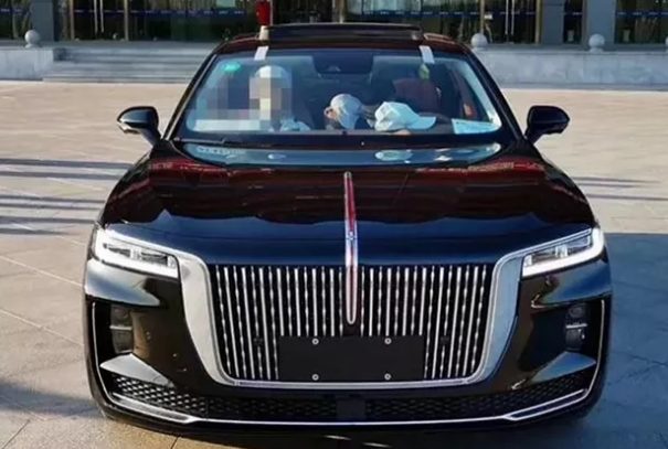 「红旗」首台纯黑色红旗H9现身!外观大气不输顶级豪车,网友:必火