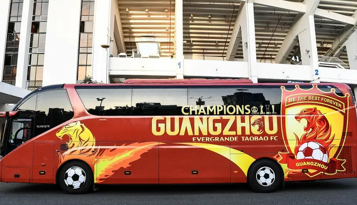 中超|新赛季中超16队大巴车！华南虎、京狮和哪吒元素，哪队最好看？