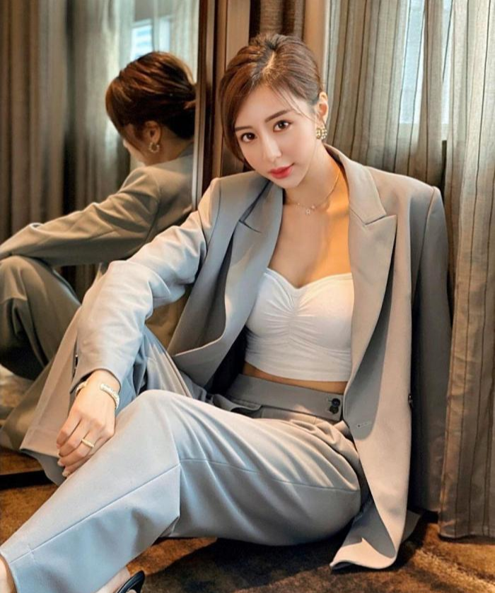 『穿衣搭配』?新款“正装”，散发的气质，让她点燃办公室的美