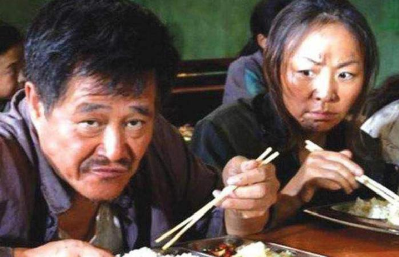 刘涛|?明星在片场吃饭，赵丽颖节俭，刘涛大鱼大肉， 而我只服赵本山吃饭