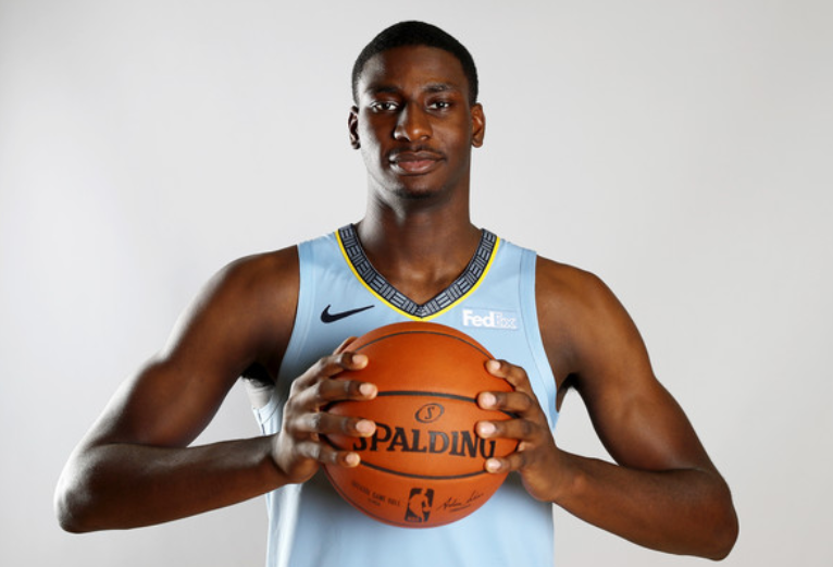 杭州|太难了！天才内线半月板撕裂赛季报销！灰熊一只脚踏出季后赛