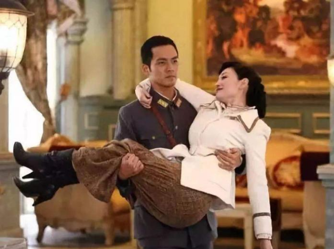 【公主抱】为啥电视剧“公主抱”那么轻松? 当镜头下移那刻，你就全明白了！