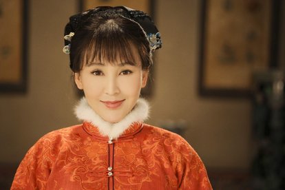 明星|19岁出道住在地下室，25岁和导演连生3胎，今老公用整部剧捧她！