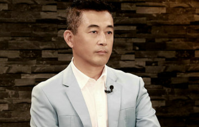 王志飞|一走红就抛弃妻子，后与小15岁娇妻认识3天闪婚，如今落魄到只能租房住！