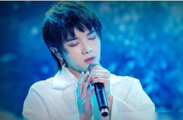 【华语乐坛】真尴尬！当下的华语乐坛能唱的不红，半桶水的却爆火