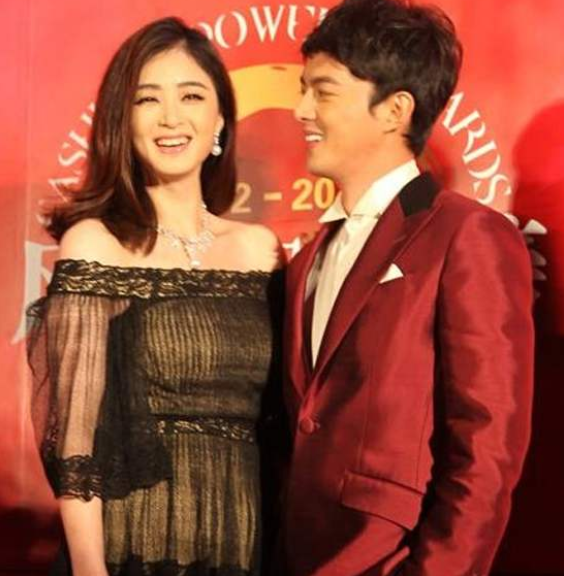 蒋欣|蒋欣和他同居13年被抛弃,从3线混成18线,现如今蒋欣让他高攀不起