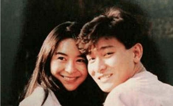 「刘德华」当年出演“周芷若”，和刘德华谈恋爱，书中自曝第1次给了华仔？